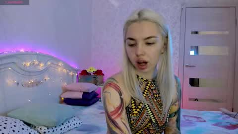 Snapshot of lillimooore chatting on October 2025 11:09:02 PM LilliMoore online show from October 2025 11:09:02 PM