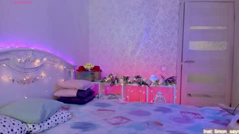 Snapshot of lillimooore chatting on October 2025 12:35:01 AM LilliMoore online show from October 2025 12:35:01 AM