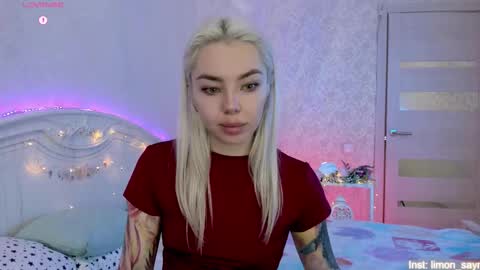 Snapshot of lillimooore chatting on October 2025 11:39:02 PM LilliMoore online show from October 2025 11:39:02 PM