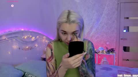 Snapshot of lillimooore chatting on November 2025 11:18:02 PM LilliMoore online show from November 2025 11:18:02 PM