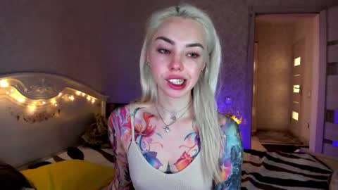 LilliMoore online show from June 2026 06:02:01 AM
