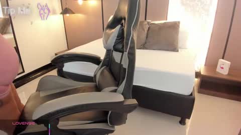 L I L L Y online show from September 2025 12:20:01 PM