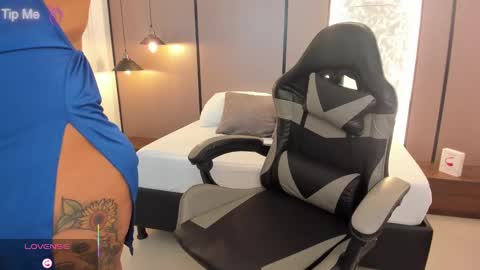 L I L L Y online show from October 2025 12:19:01 PM