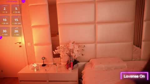 Lilly Colins online show from October 2025 06:50:02 PM