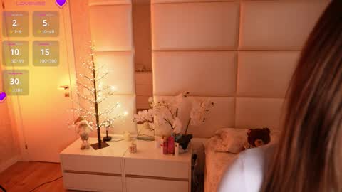 Lilly Colins online show from February 2026 07:32:02 PM