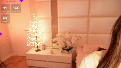 Snapshot of lilly_colins chatting on May 2026 08:03:02 PM Lilly Colins online show from May 2026 08:03:02 PM