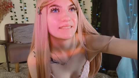 Snapshot of lilly_cooperr534616 chatting on December 2024 07:37:01 AM Lilly online show from December 2024 07:37:01 AM