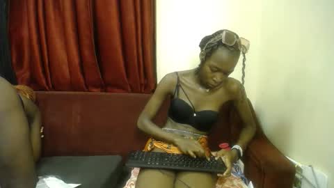 Snapshot of lilly_freak chatting on February 2026 08:27:02 PM Des online show from February 2026 08:27:02 PM