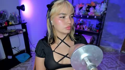 Snapshot of lilly_kinky chatting on October 2025 03:28:02 AM Lilly online show from October 2025 03:28:02 AM