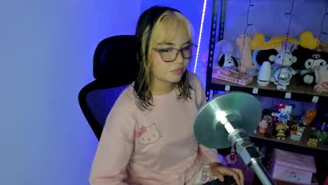 Snapshot of lilly_kinky chatting on October 2025 02:41:02 AM Lilly online show from October 2025 02:41:02 AM