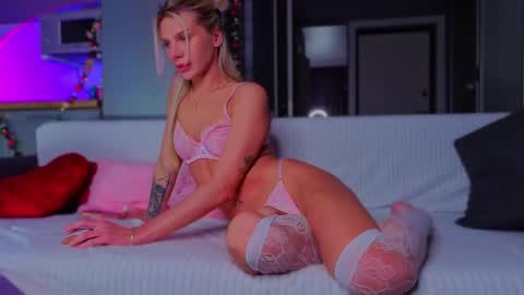lilly_lux online show from April 2026 02:01:01 PM