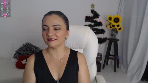 Snapshot of lilly_milf chatting on December 2025 01:39:02 PM Lilly online show from December 2025 01:39:02 PM