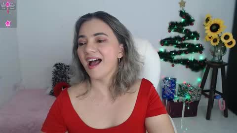 Snapshot of lilly_milf chatting on December 2025 03:31:01 PM Lilly online show from December 2025 03:31:01 PM