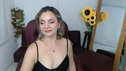 Snapshot of lilly_milf chatting on July 2026 03:50:02 PM Lilly online show from July 2026 03:50:02 PM
