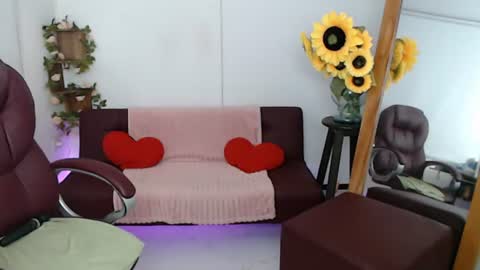 Snapshot of lilly_milf chatting on July 2026 07:56:01 PM Lilly online show from July 2026 07:56:01 PM