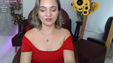Snapshot of lilly_milf chatting on July 2026 03:33:02 PM Lilly online show from July 2026 03:33:02 PM