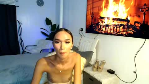 lillyholland online show from February 2025 02:33:02 PM
