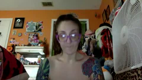 Snapshot of lillylushabae chatting on September 2025 09:59:02 PM hi guys im back on here 3 online show from September 2025 09:59:02 PM