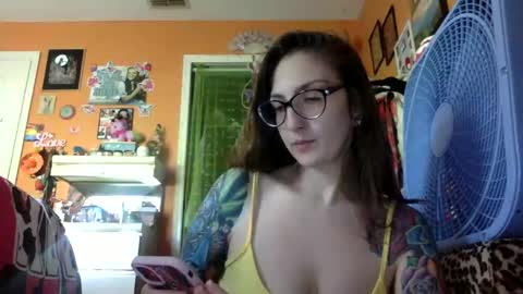 Snapshot of lillylushabae chatting on October 2025 07:09:02 PM hi guys im back on here 3 online show from October 2025 07:09:02 PM