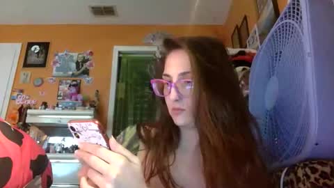 Snapshot of lillylushabae chatting on February 2026 10:33:01 PM hi guys im back on here 3 online show from February 2026 10:33:01 PM