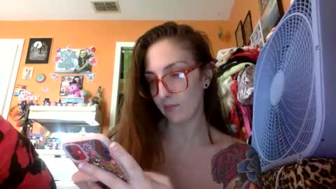 Snapshot of lillylushabae chatting on March 2026 07:21:02 PM hi guys im back on here 3 online show from March 2026 07:21:02 PM