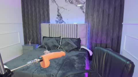 Snapshot of lillyortiz_ chatting on February 2025 08:54:01 PM Lilly Ortiz online show from February 2025 08:54:01 PM