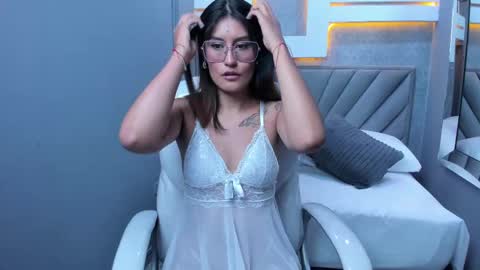 Lilly  online show from September 2025 04:39:02 AM