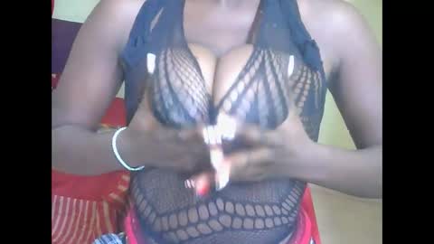 Snapshot of lilshawrie chatting on December 2024 03:47:02 AM lilshawrie online show from December 2024 03:47:02 AM