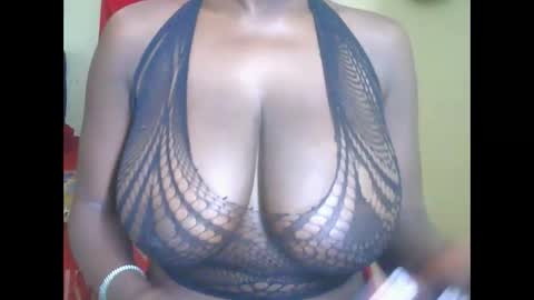 Snapshot of lilshawrie chatting on December 2024 07:00:01 AM lilshawrie online show from December 2024 07:00:01 AM