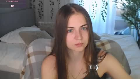 Snapshot of lilu__moon chatting on June 2026 05:47:01 AM lilu__moon online show from June 2026 05:47:01 AM