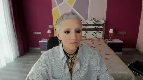 Lilu online show from October 2025 05:37:01 AM