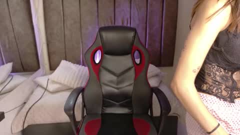 Snapshot of lily_beet chatting on November 2025 03:38:01 AM Lily online show from November 2025 03:38:01 AM