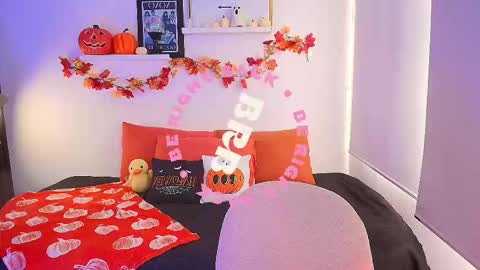 just lily online show from October 2025 09:38:01 PM