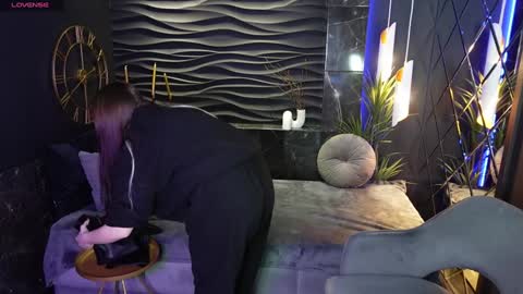 Lily online show from February 2025 06:54:01 AM