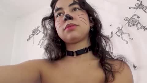 Lily Roberts online show from October 2025 03:45:02 PM