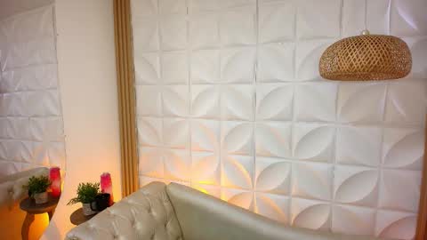 Lily Lauren online show from November 2025 12:48:02 PM