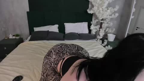 Snapshot of lily_sterling chatting on May 2026 09:36:01 AM lily online show from May 2026 09:36:01 AM