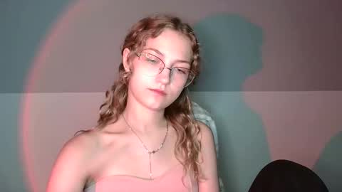 Snapshot of lily_tayberry chatting on September 2025 03:12:02 PM small lily online show from September 2025 03:12:02 PM