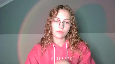 Snapshot of lily_tayberry chatting on September 2025 03:33:01 PM small lily online show from September 2025 03:33:01 PM