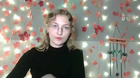 small lily online show from October 2025 11:40:01 AM