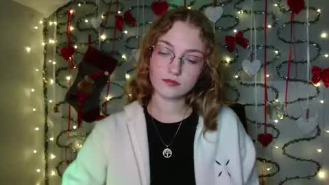 small lily online show from January 2026 06:10:01 PM