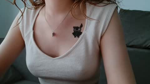 small lily online show from April 2026 06:16:01 AM
