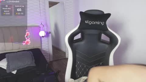 lily_waist online show from November 2025 10:49:02 AM