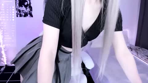 Snapshot of lily_weep chatting on November 2025 05:56:01 PM Lily online show from November 2025 05:56:01 PM