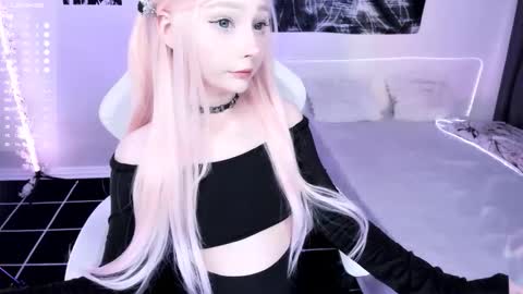 Snapshot of lily_weep chatting on December 2025 05:24:02 AM Lily online show from December 2025 05:24:02 AM