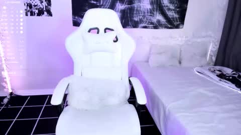 Snapshot of lily_weep chatting on January 2026 03:01:01 AM Lily online show from January 2026 03:01:01 AM