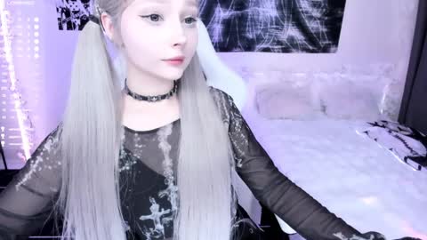 Snapshot of lily_weep chatting on April 2026 04:46:01 AM Lily online show from April 2026 04:46:01 AM