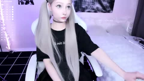 Snapshot of lily_weep chatting on April 2026 09:24:01 PM Lily online show from April 2026 09:24:01 PM
