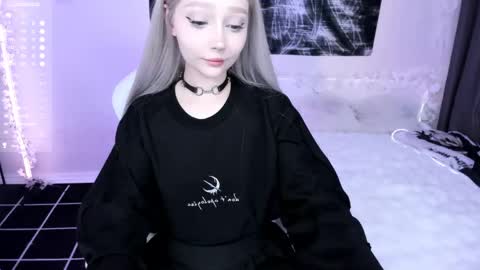 Snapshot of lily_weep chatting on May 2026 01:56:01 AM Lily online show from May 2026 01:56:01 AM