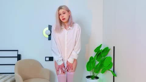 Lily online show from March 2026 02:37:01 AM